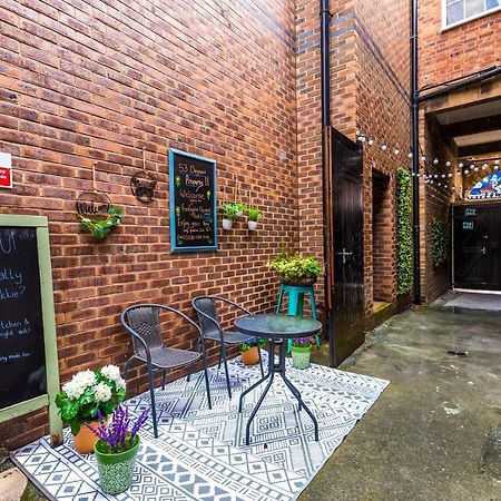 Stylish Chester City Centre Apartment By 53 Degrees Property, Ideal For Couples & Business Professionals - Sleeps 4 Luaran gambar