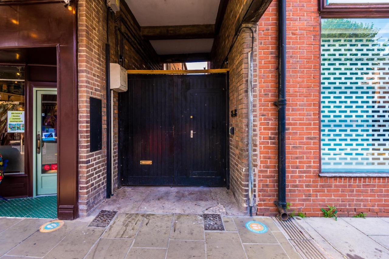 Stylish Chester City Centre Apartment By 53 Degrees Property, Ideal For Couples & Business Professionals - Sleeps 4 Luaran gambar